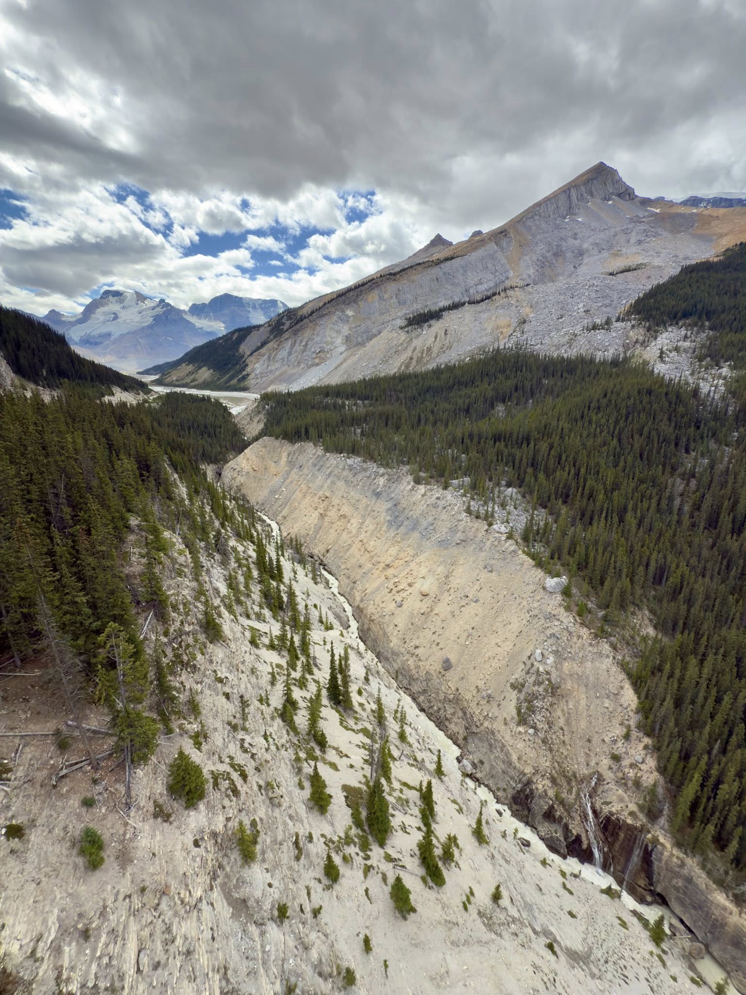 536274986_122226413300133510_4937351674650873400_n